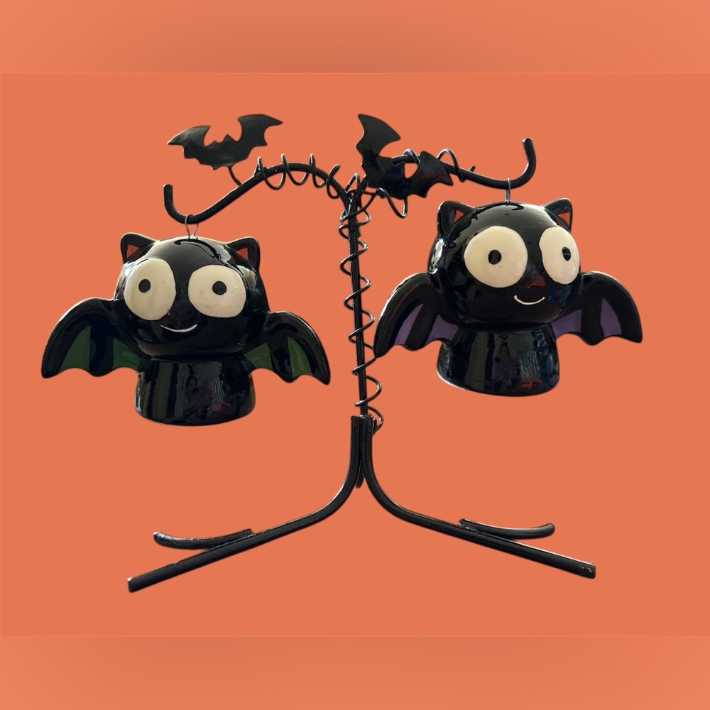 Halloween‎ Bat Salt & Pepper Shakers Ceramic with Metal Stand